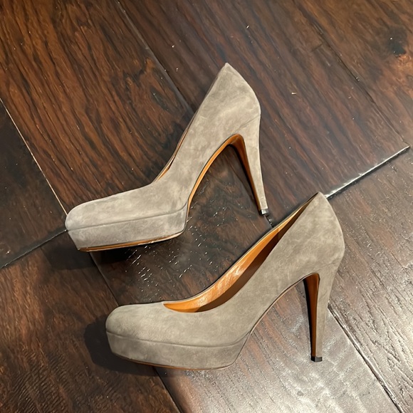 Gucci suede round toe platform heel in taupe - Picture 3 of 8